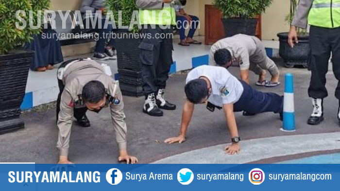 Tahapan Sanksi bagi Anggota Polres Blitar Kota yang Melanggar Protokol Kesehatan, Diawali Push Up