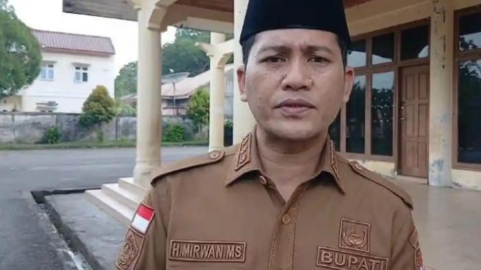 2 Sanksi Mirwan: Diberhentikan Dari Bupati Aceh Selatan, Pulang Umrah Janji Tanggung jawab Banjir