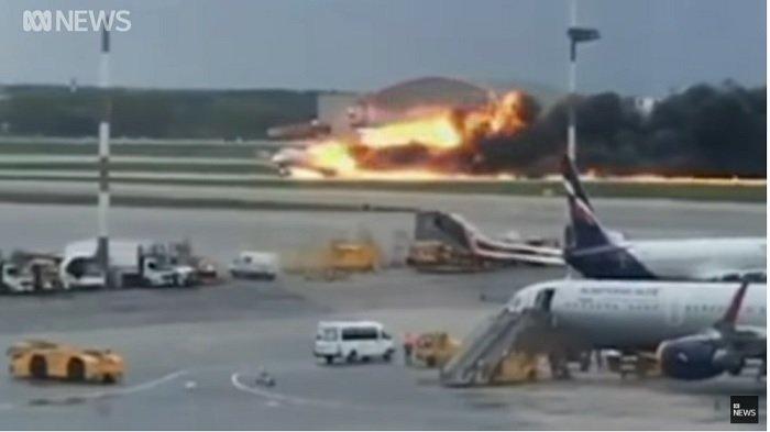 41-orang-tewas-dalam-kebakaran-pesawat-aeroflot-russian-di-bandara-sheremetyevo-di-moskow-rusia.jpg