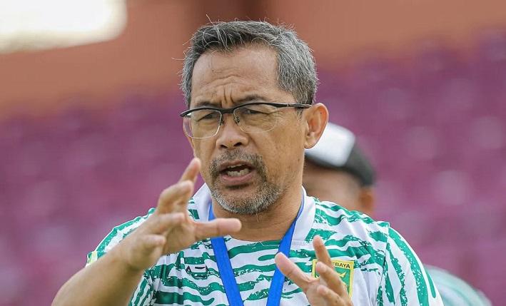 Aji-Santoso-pelatih-Persebaya-Surabaya-di-Liga-1-2023.jpg