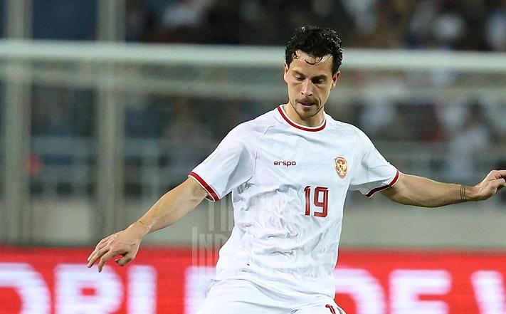 Aksi-Thom-Haye-saat-membela-Timnas-Indonesia-menghadapi-Vietnam.jpg