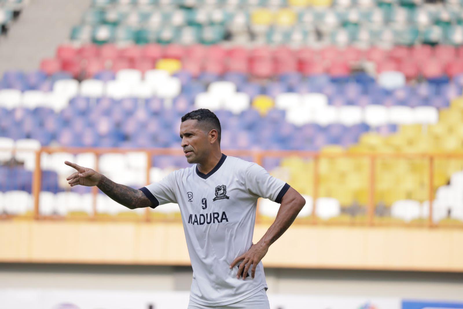 Alberto-Gonçalves-saat-masih-berkostum-Madura-United.jpg