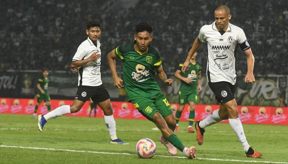 Alfan-Suaib-Persebaya-Surabaya-di-Stadion-Gelora-Bung-Tomo.jpg