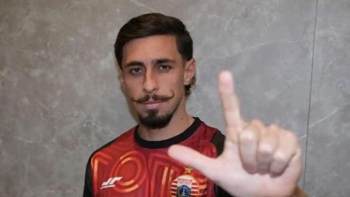 Amunisi-Baru-Arema-FC-Dapat-Pinjaman-dari-Persija-Jakarta-Gustavo-Franca-Bergabung-ke-Malang.jpg