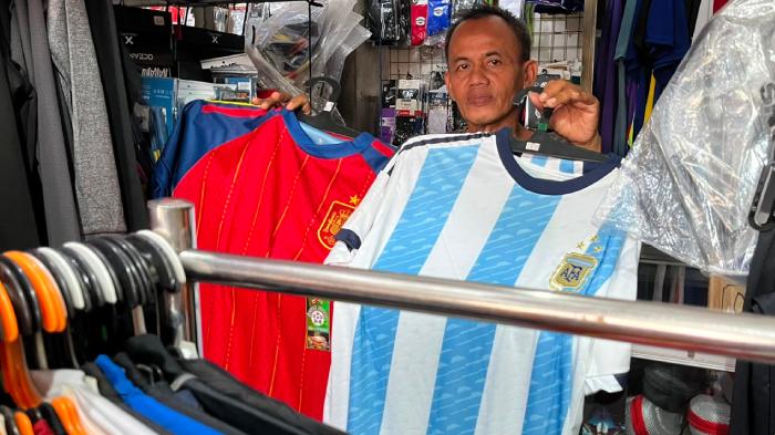 Animo-Piala-Dunia-2026-Redup-Toko-Jersey-Lawas-di-Kota-Kediri-Berguguran-hingga-Tersisa-Dua.jpg