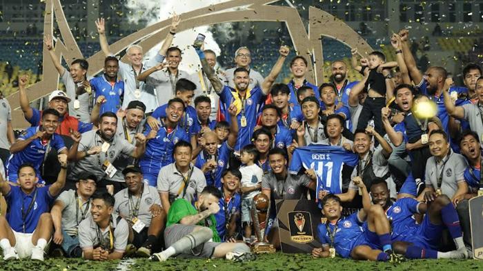Arema-FC-Beri-Santuan-Rp-708-Juta-pada-Keluarga-Korban-Tragedi-Kanjuruhan-dari-Hadiah-Piala-Presiden.jpg
