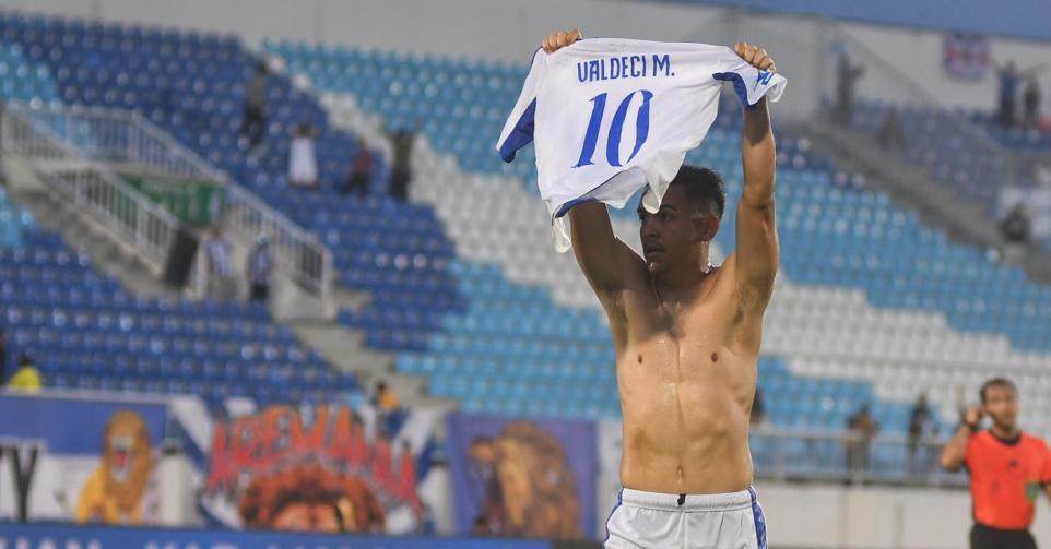 Arema-FC-Valdeci-Moreira-selebrasi-usai-mencetak-gol-saat-melawan-PSIM-Yogyakarta.jpg