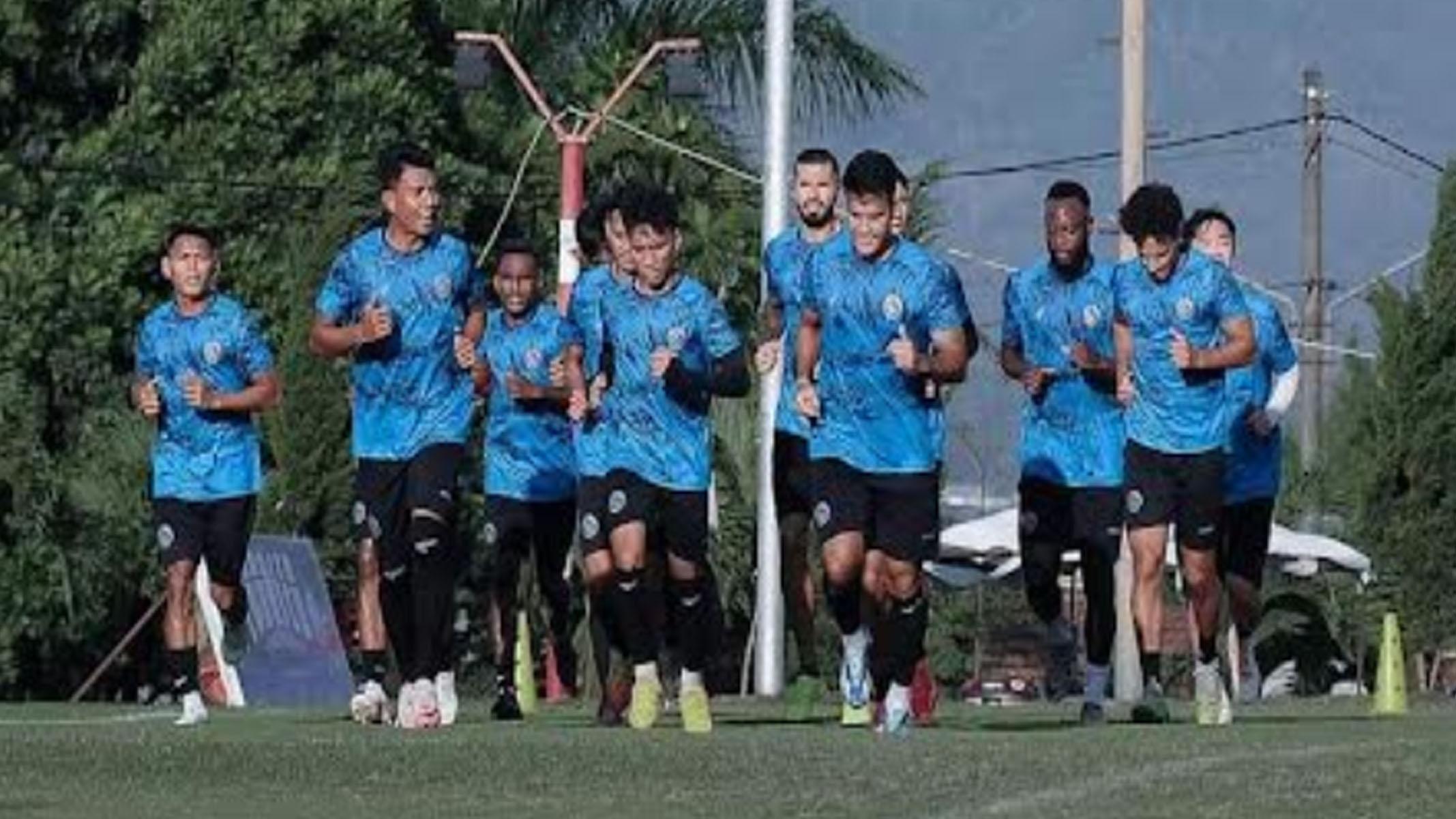 Arema-FC-saat-menjalani-latihan-ARG-Soccer-Field.jpg