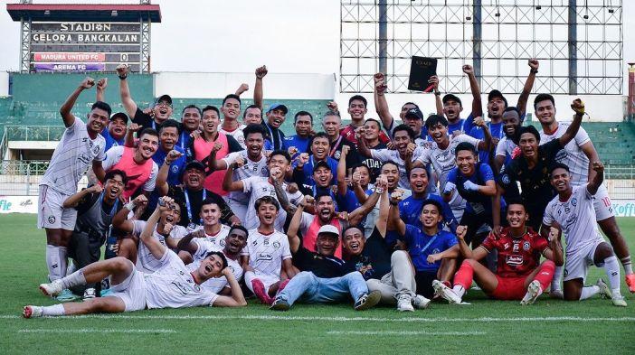 Arema-FC-selamat-dari-degradasi-setelah-finis-di-urutan-15-dalam-klasemen-akhir-Liga-1-2023.jpg
