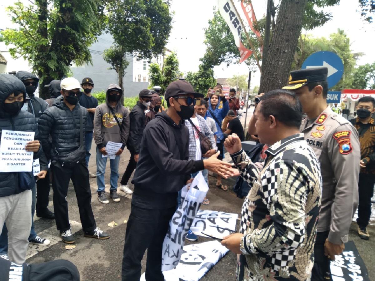 Temui Aremania, Kapolres Malang Berjanji Polisi Lebih Humanis dan Melindungi