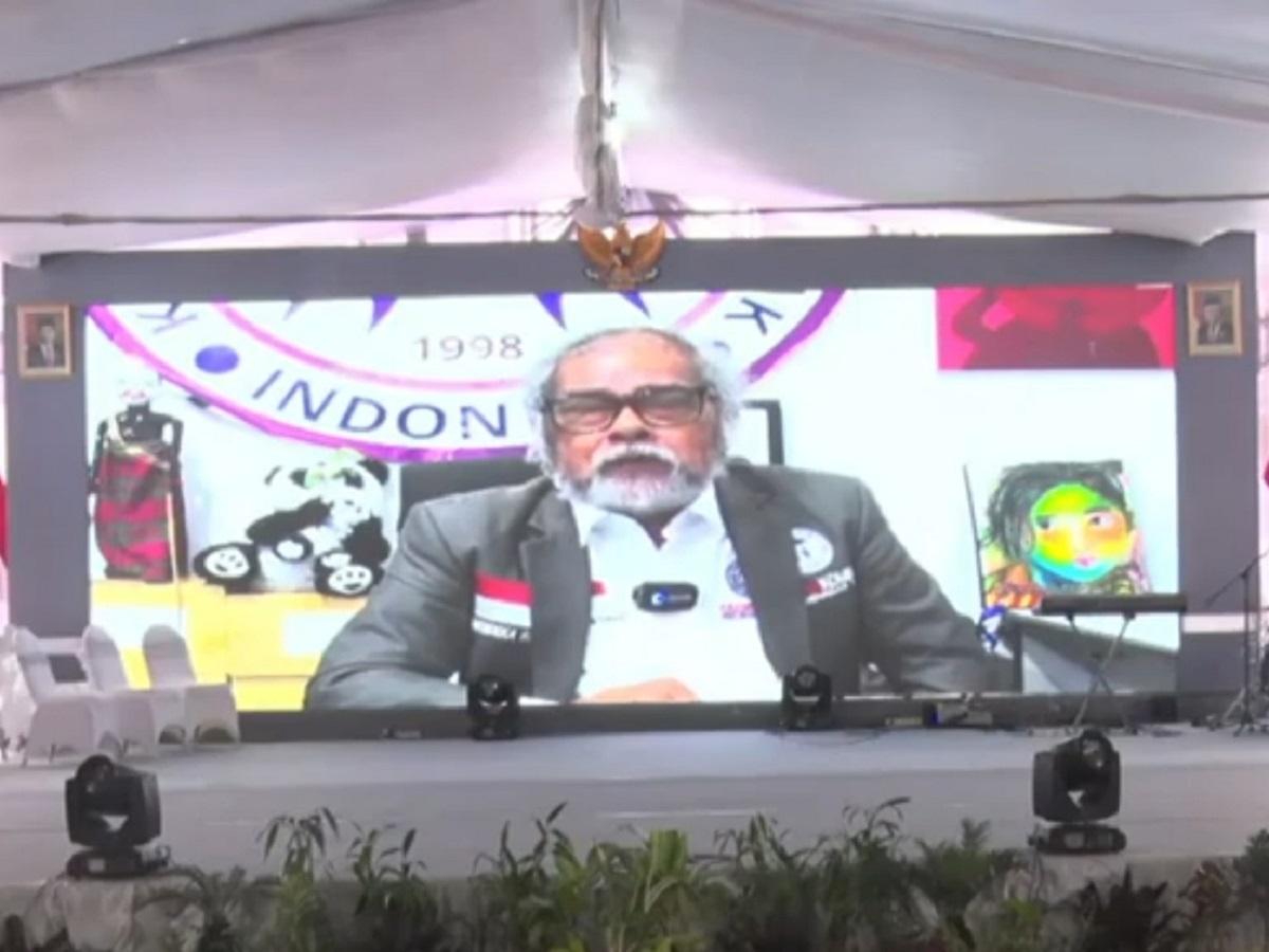 Arist-Merdeka-Sirait-saat-berbicara-dalam-forum-Peringatan-Hari-Anak-Nasional.jpg