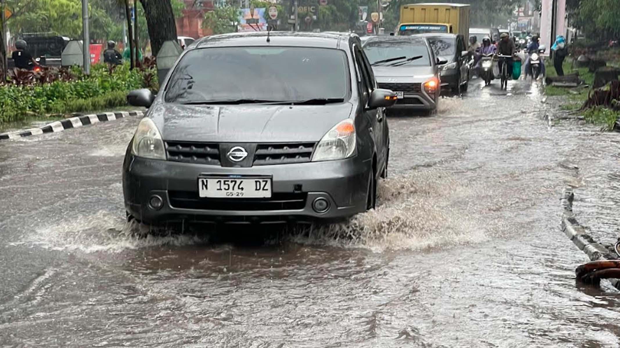 BANJIR-SUHAT-MALANG.jpg