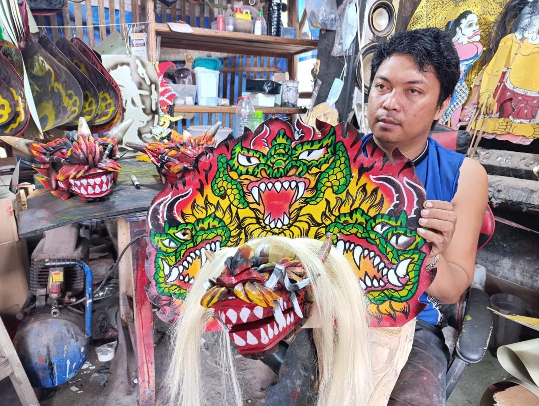 Bayu-Setyawan-kerajinan-barongan-Kelurahan-Ngadirejo-Kecamatan-Kepanjenkidul-Kota-Blitar.jpg