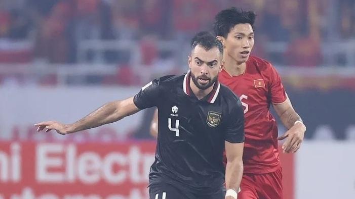 Bek-Timnas-Indonesia-Jordi-Amat-dan-bek-Vietnam-Doan-Van-Hau-Piala-AFF-2022.jpg