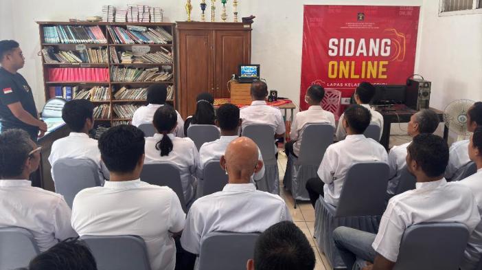 Belasan Narapidana Lapas Kelas IIA Kediri Terima Remisi Natal 2024