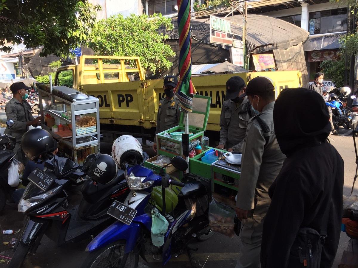 PKL Liar di Alun-Alun Kota Malang dan Depan Gajahmada Ditertibkan Satpol PP