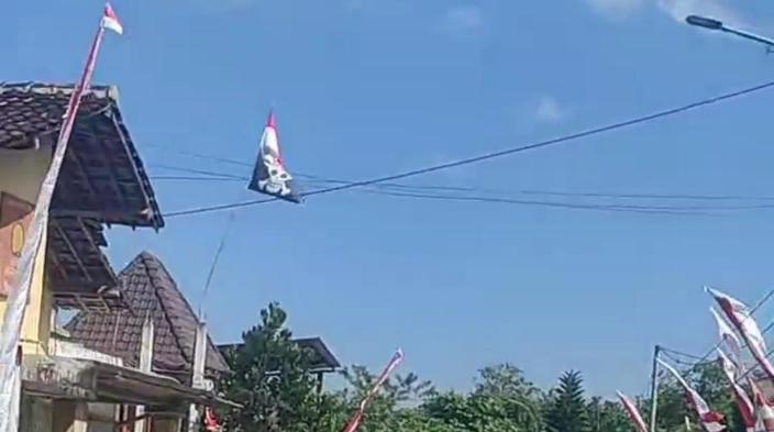 Bendera-One-Piece-di-Kecamatan-Singgahan-Kabupaten-Tuban-Senin-4820225.jpg