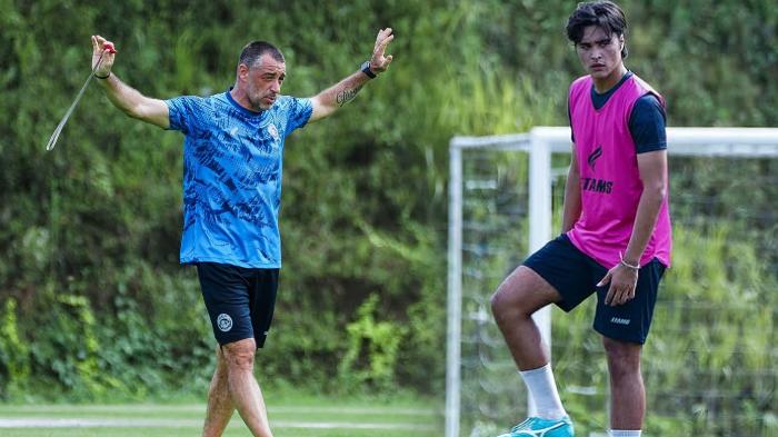 Berita-Arema-FC-Hari-Ini-Populer-Gagal-Datangkan-Pemain-Senior-Sosok-Brandon-Scheunemann.jpg