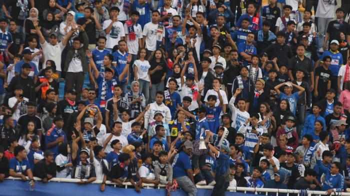 Berita-Arema-FC-Hari-Ini-Populer-Marcos-Santos-Beri-Kode-Ingin-Bertahan-Musim-Depan-Aremania-Pesta.jpg