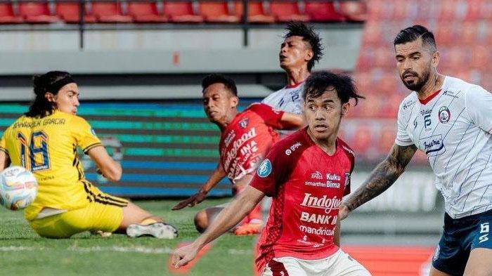 Berita-Arema-Hari-Ini-Populer-Gol-Bunuh-Diri-John-Alfarizi-Pengakuan-Stefano-Cugurra-Usai-Kalah.jpg