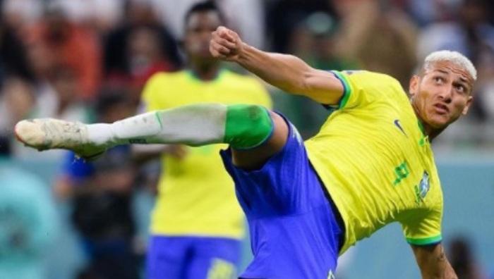 Brasil-mengalahkan-Serbia-2-0-di-Stadion-Lusail-Doha-Qatar-Richarlison.jpg