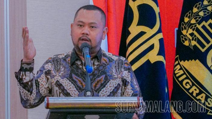Bupati-Gresik-Fandi-Akhmad-Yani-Bupati-Gresik-Fandi-Akhmad-Yani-Bupati-Gresik-Fandi-Akhmad-Yani.jpg