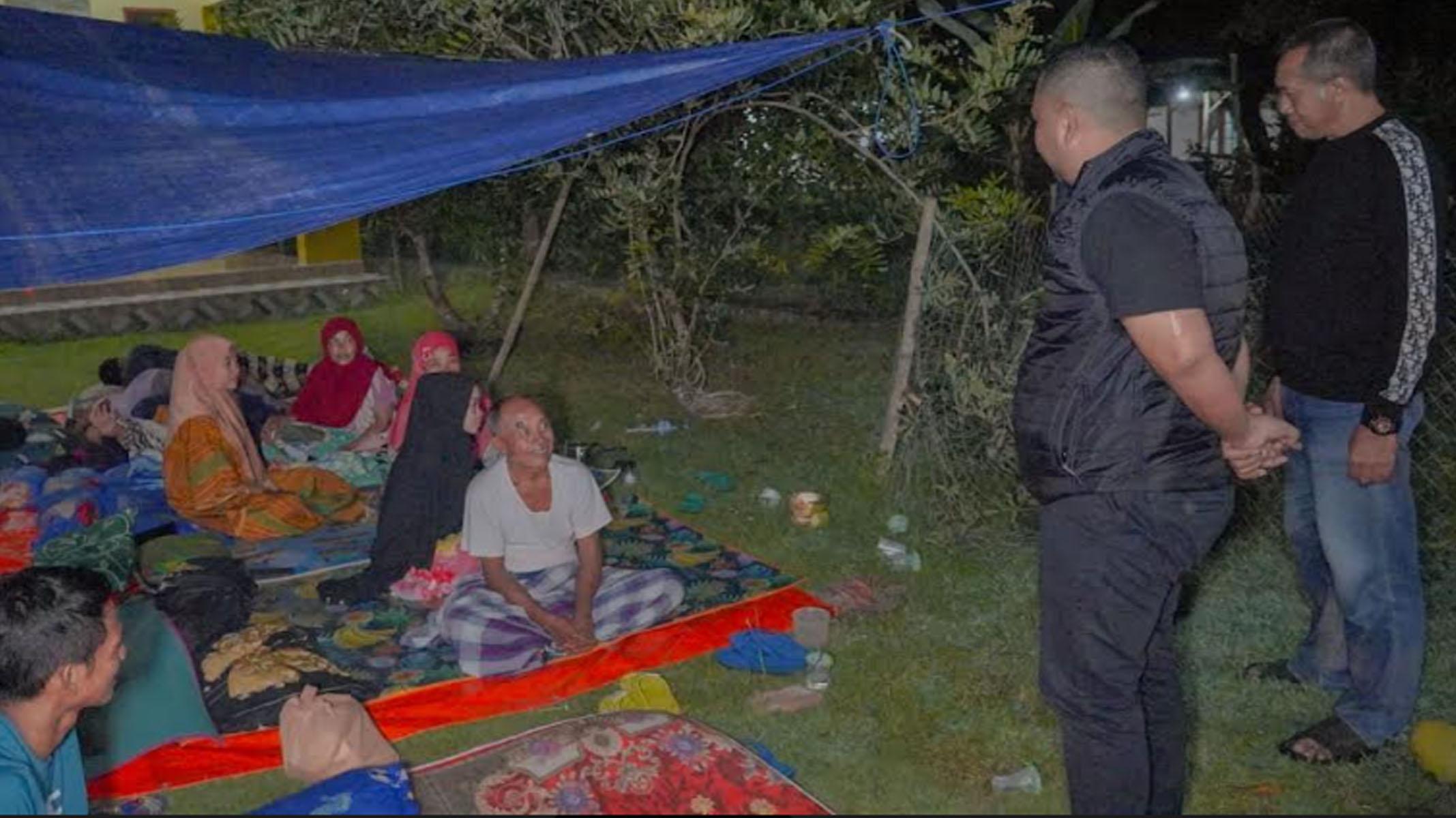 Kondisi Korban Gempa Bumi di Pulau Bawean, Bupati Gresik Tinjau dan Kirim Langsung Logistik Bantuan