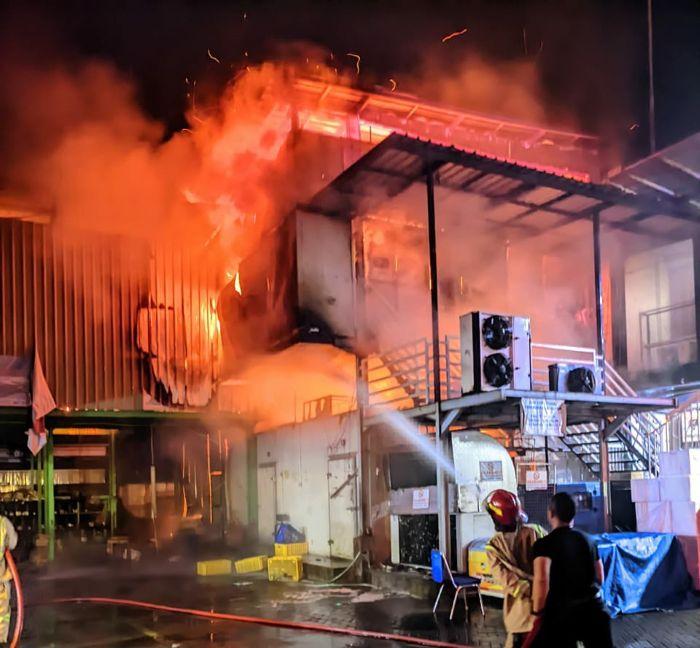 Bupati-Jombang-Terpilih-Warsubi-Berduka-Gudang-Penyimpanan-Frozen-Food-Usahanya-Ludes-Terbakar.jpg