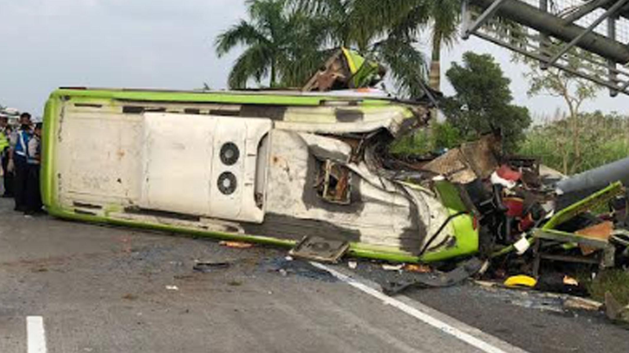 Pengakuan Sopir Bus Maut Tol Sumo yang Sebabkan 14 Orang Tewas, Kapolda Jatim Angkat Bicara