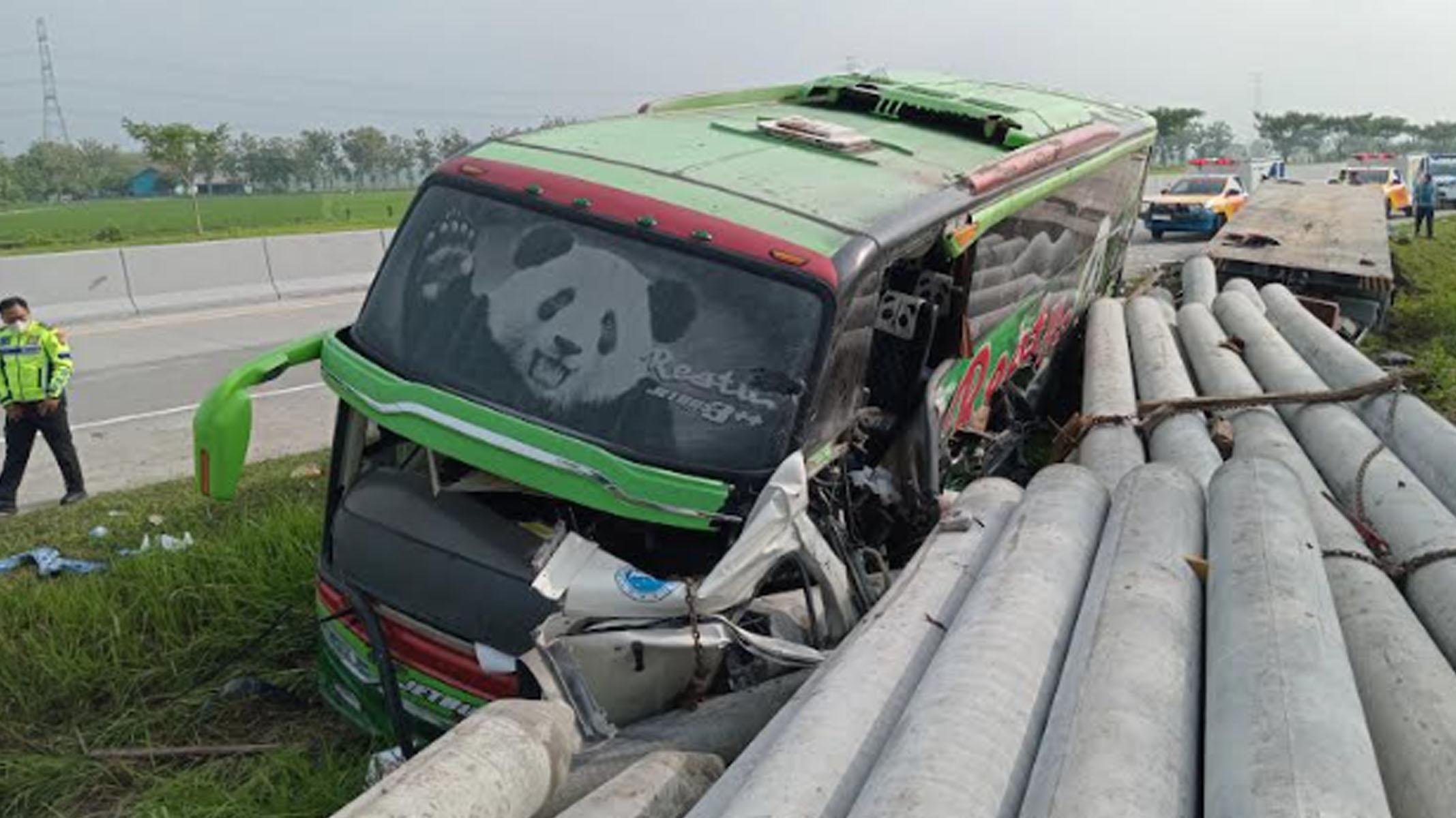 BusRestu-kecelakaan-tol-Ngawi.jpg