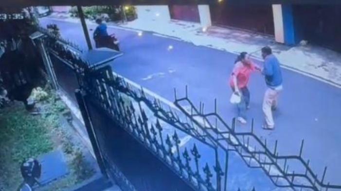 CCTV-aksi-penjambretan-di-Jalan-Pulau-Sayang-Kecamatan-Klojen-Kota-Malang.jpg