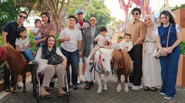 Jelang Coblosan, KD dan Keluarga Liburan di Kota Batu, Kresna Dewanata Bertemu dengan Tim Pemenangan