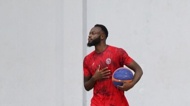 Pemain Arema FC 'Pemanasan' Main Basket Sebelum Dijamu PSIS Semarang di Magelang