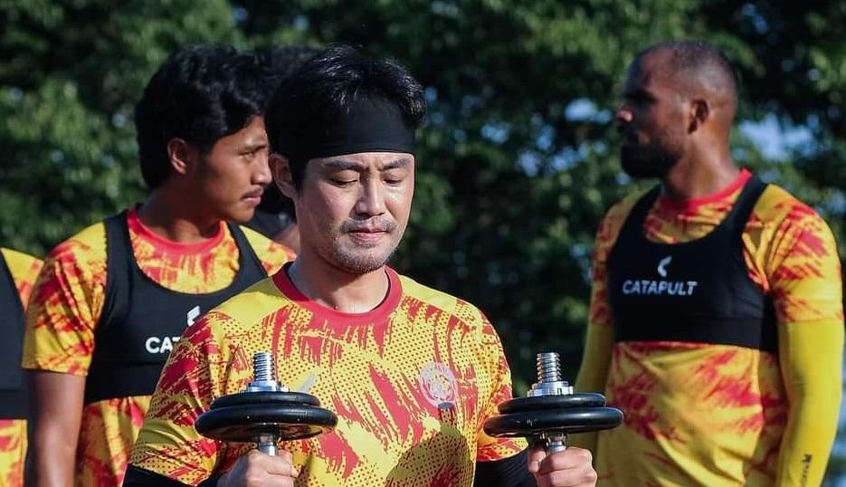 Choi-Bo-Kyung-saat-latihan-bersama-Arema-FC-Rabu-23102024.jpg