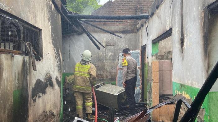 Kakek di Mojokerto Tewas Terjebak dalam Rumah yang Terbakar, Api Diduga dari Korsleting Listrik
