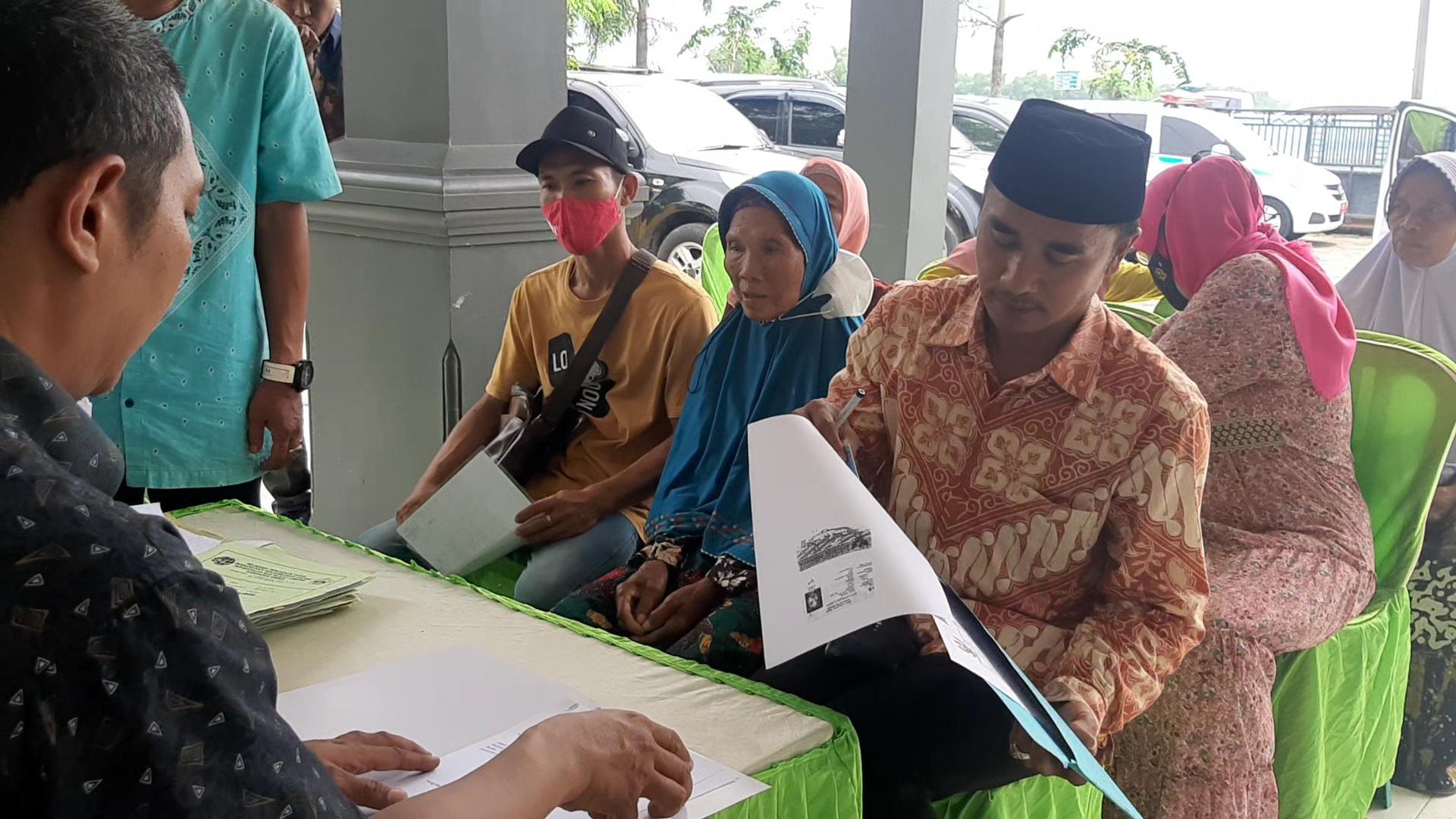 Desa-Lundo-Kecamatan-Benjeng-menerima-ganti-rugi-dari-Pemkab-Gresik-banjir-Kali-Lamong.jpg