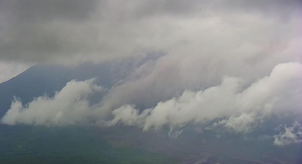 Gunung Semeru Erupsi dengan Jarak Luncur Awan Panas Hingga 5 Kilometer pada Jumat 9 Januari 2026