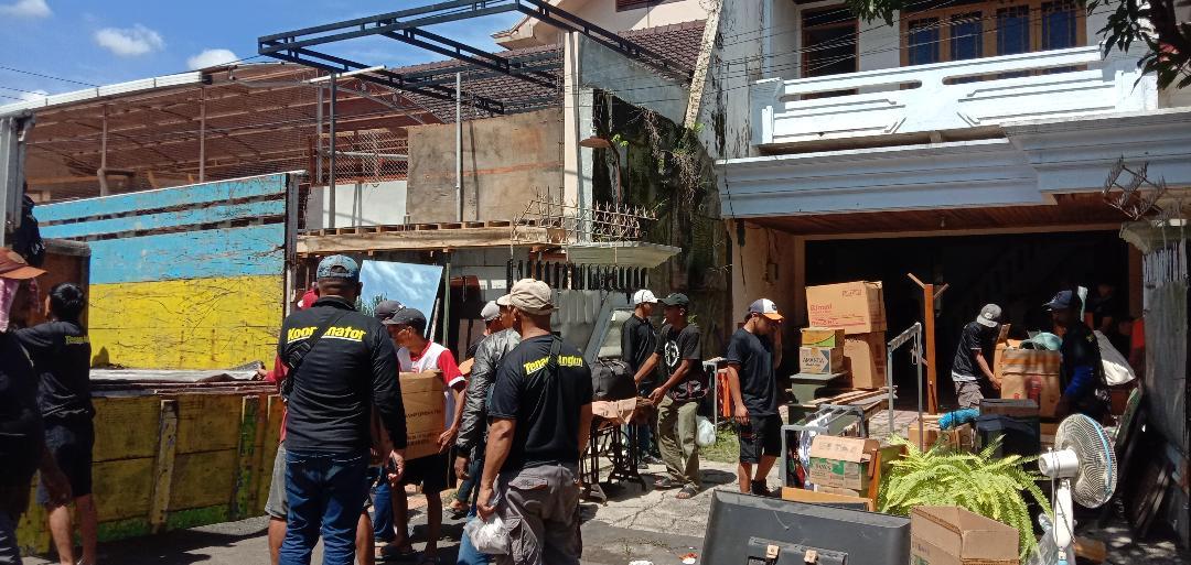 Eksekusi-pengosongan-rumah-di-Jalan-Indragiri-II-Kecamatan-Blimbing-oleh-PN-Kota-Malang.jpg