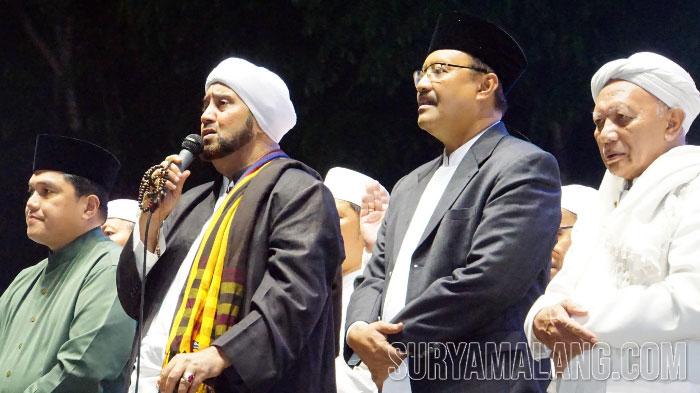 Erick-Thohir-Gus-Ipul-Mas-Adi-Pasuruan-saat-sholawatan-bersama-Habib-Syech.jpg