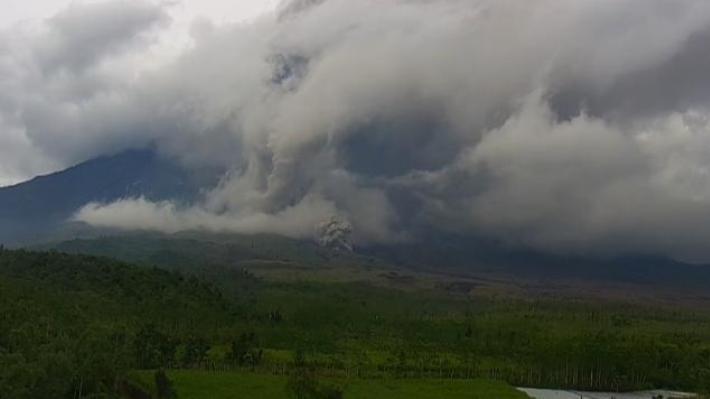 Erupsi-Gunung-Semeru-kembali-terekam-CCTV-Pos-Pantau-Gunungapi-Semeru-pada-Kamis.jpg