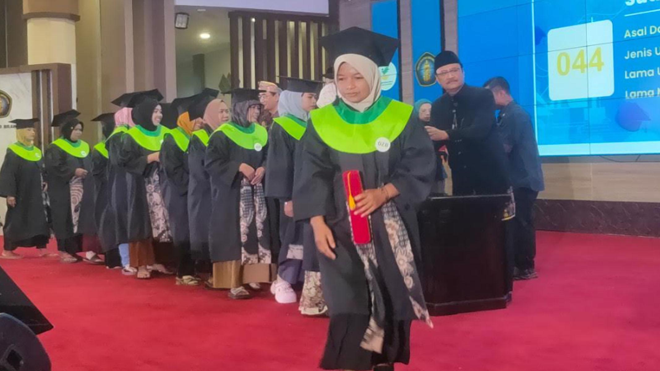 GRADUASI-EMAK.jpg