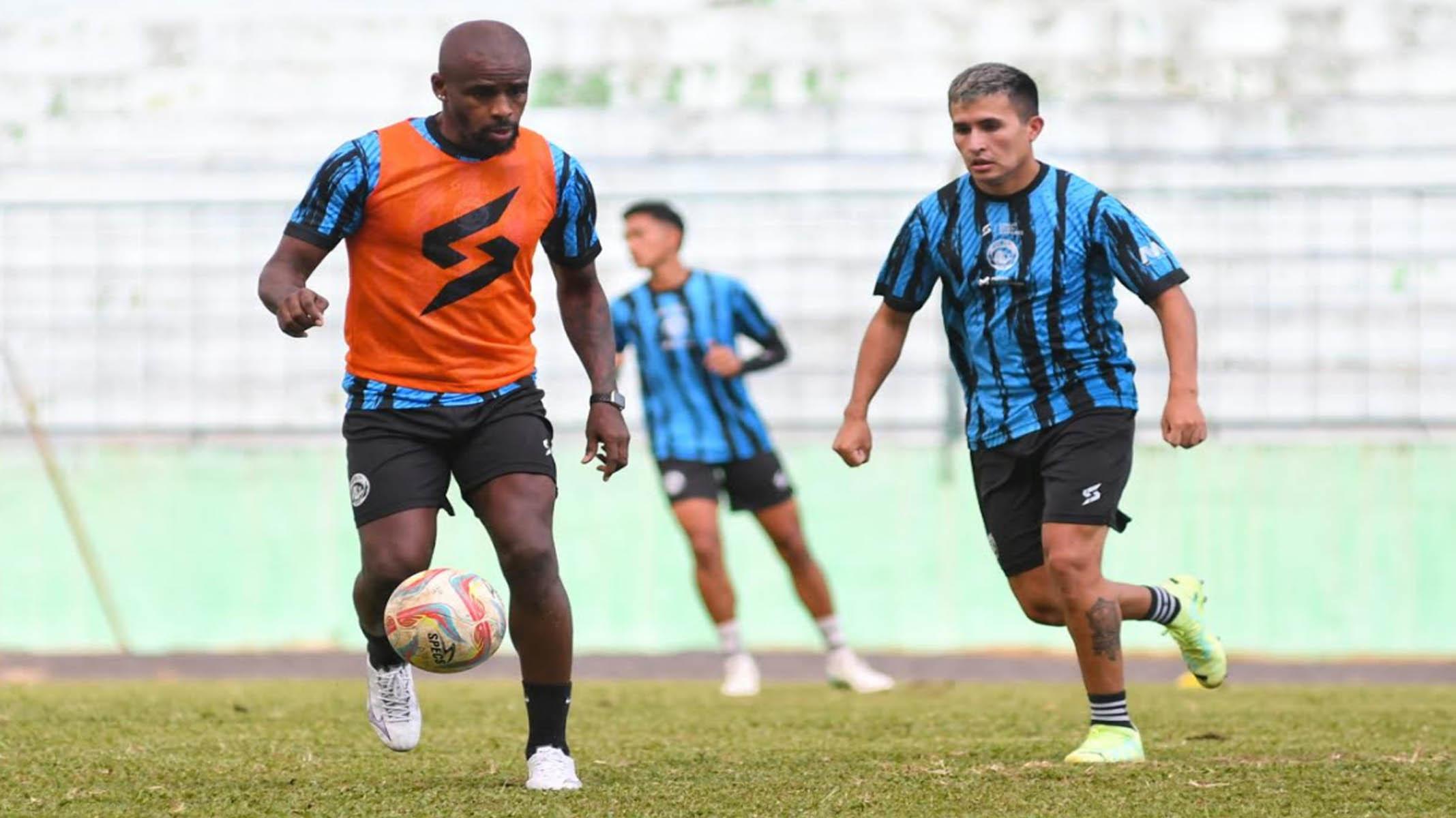 Peluang Debut Greg Nwokolo di Arema FC Saat Krisis Pemain Jelang Lawan Persis Solo