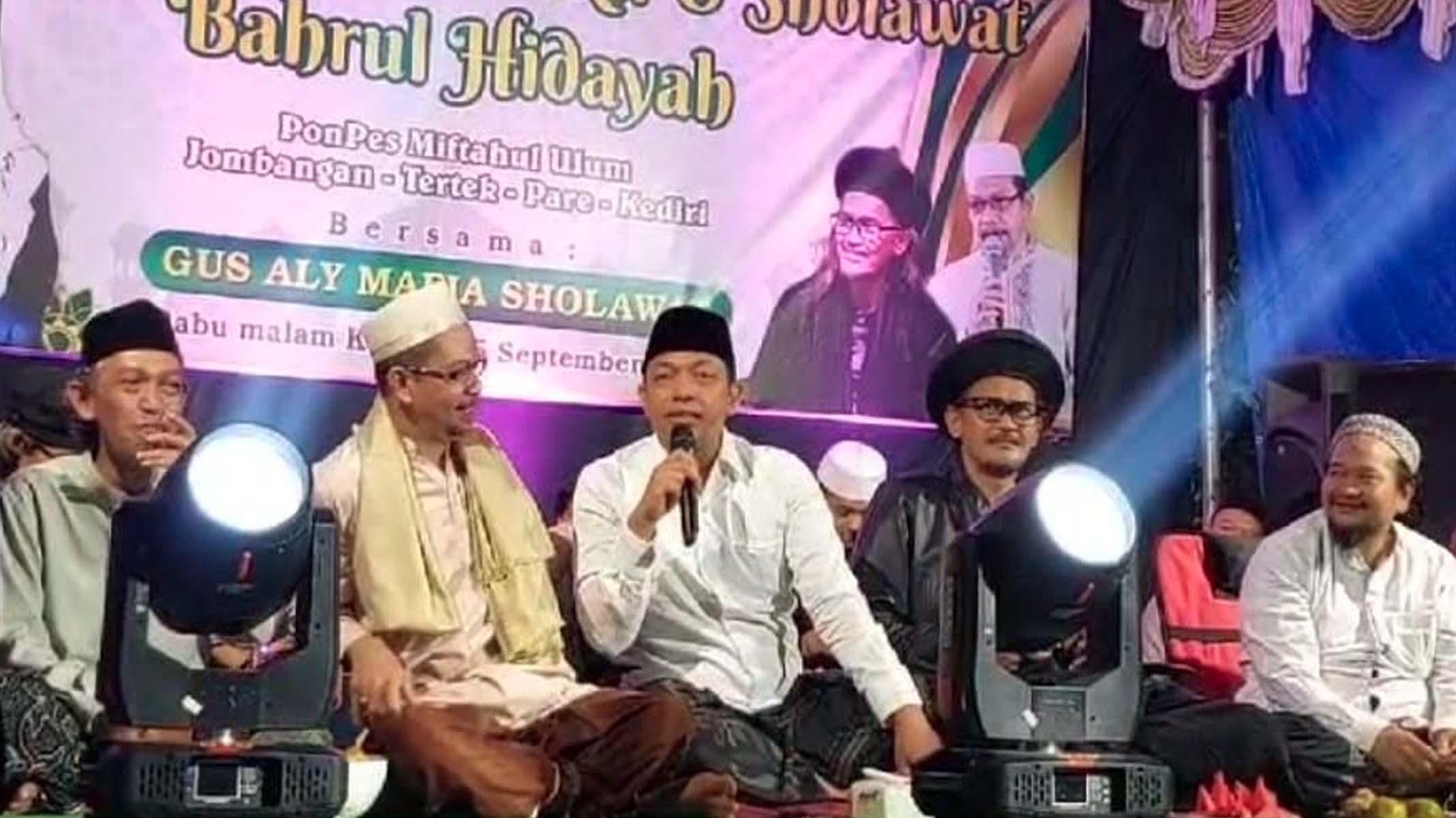 Gus Hans Sapa Warga Kediri, Silaturahmi ke Ponpes Miftahul Ulum Pare saat Acara Maulid Nabi