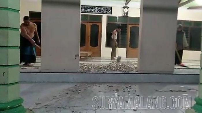 Gempa-bumi-dari-BantulMasjid-Darul-Iqro-Dusun-Kepel-Desa-Ringin-Putih-Sampung-Ponorogo.jpg