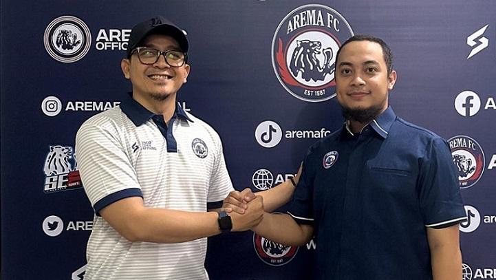 General-Manager-Arema-FC-Yusrinal-Fitriandi-dan-Manajer-bisnis-baru-Arema-FC-Munif-Bagaskara-Wakid.jpg