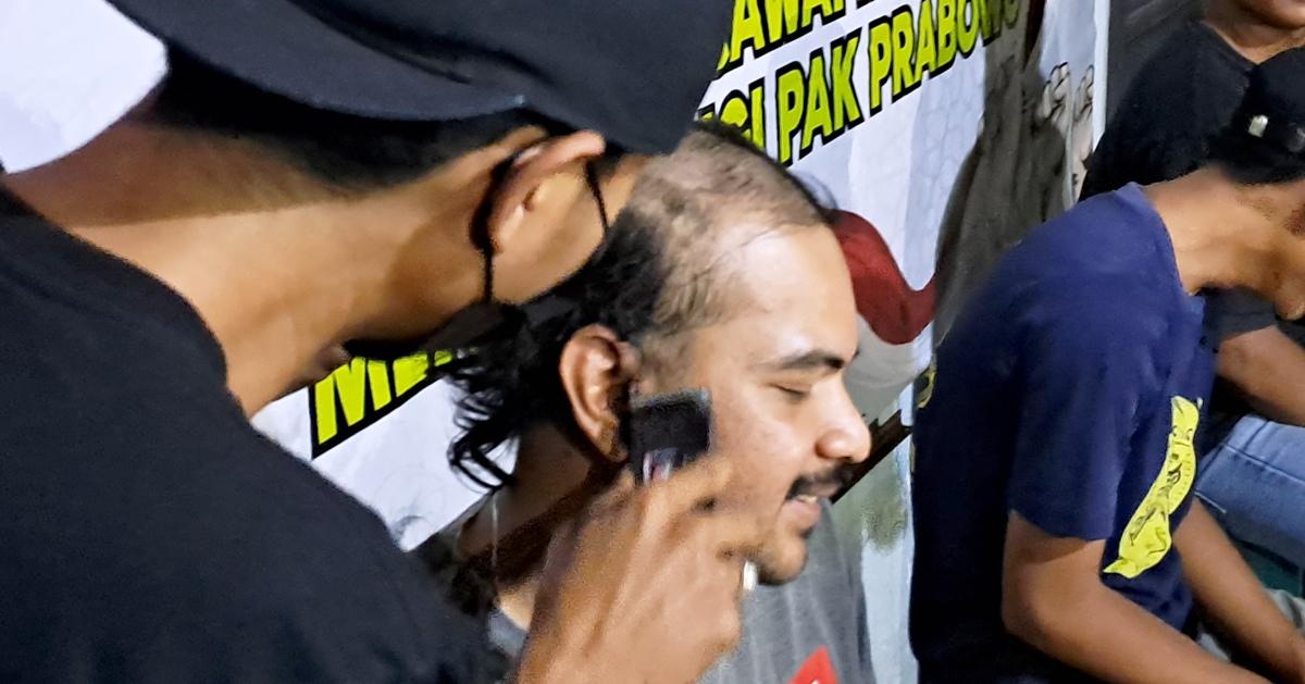 Penyokong Gibran dari Desa Sengguruh, Malang, Cukur Gundul Usai Putusan Mahkamah Konstitusi