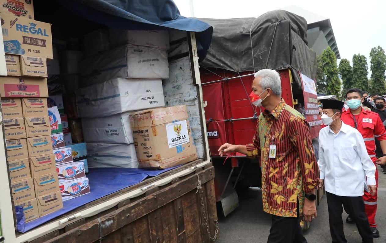 Gubernur-Jawa-Tengah-Ganjar-Pranowo-melepas-tim-relawan-gabungan-serta-bantuan.jpg