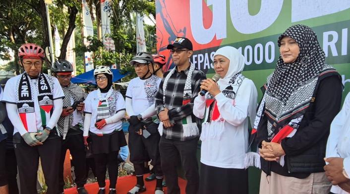 Gubernur-Jawa-Timur-Khofifah-Indar-Parawansa-Gowes-Ride-For-Palestine-dari-Tugu-Pahlawan.jpg