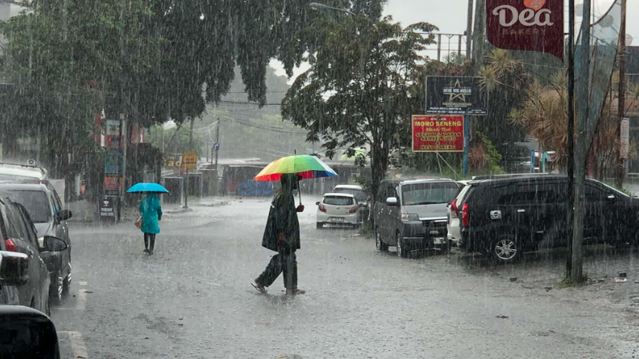 HUJAN-DI-KOTA-BATU.jpg