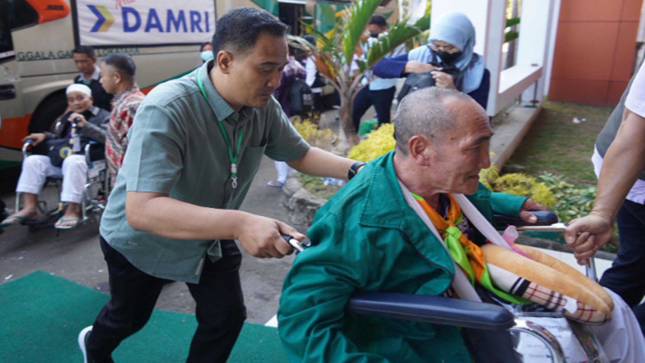 Kisah Jemaah Haji Tuban 1 Meninggal di Surabaya, 1 Lagi Ditinggal di Bandara Kualanamu saat Pulang